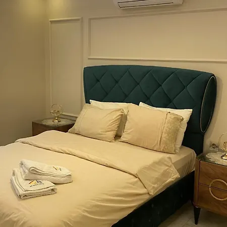 Apartment My White House *