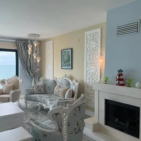 Apartment My White House *